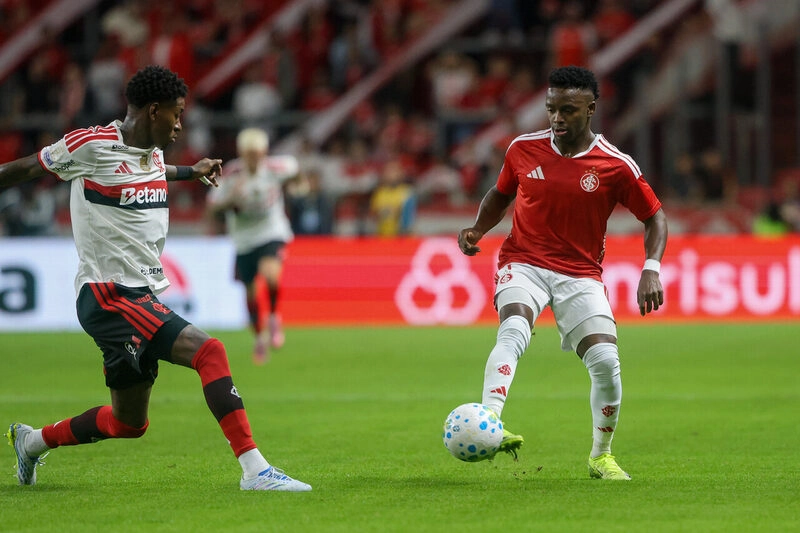 Internacional vs Flamengo - Chia điểm đáng tiếc